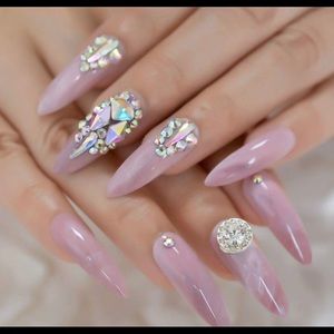 24 piece press on nails 💗